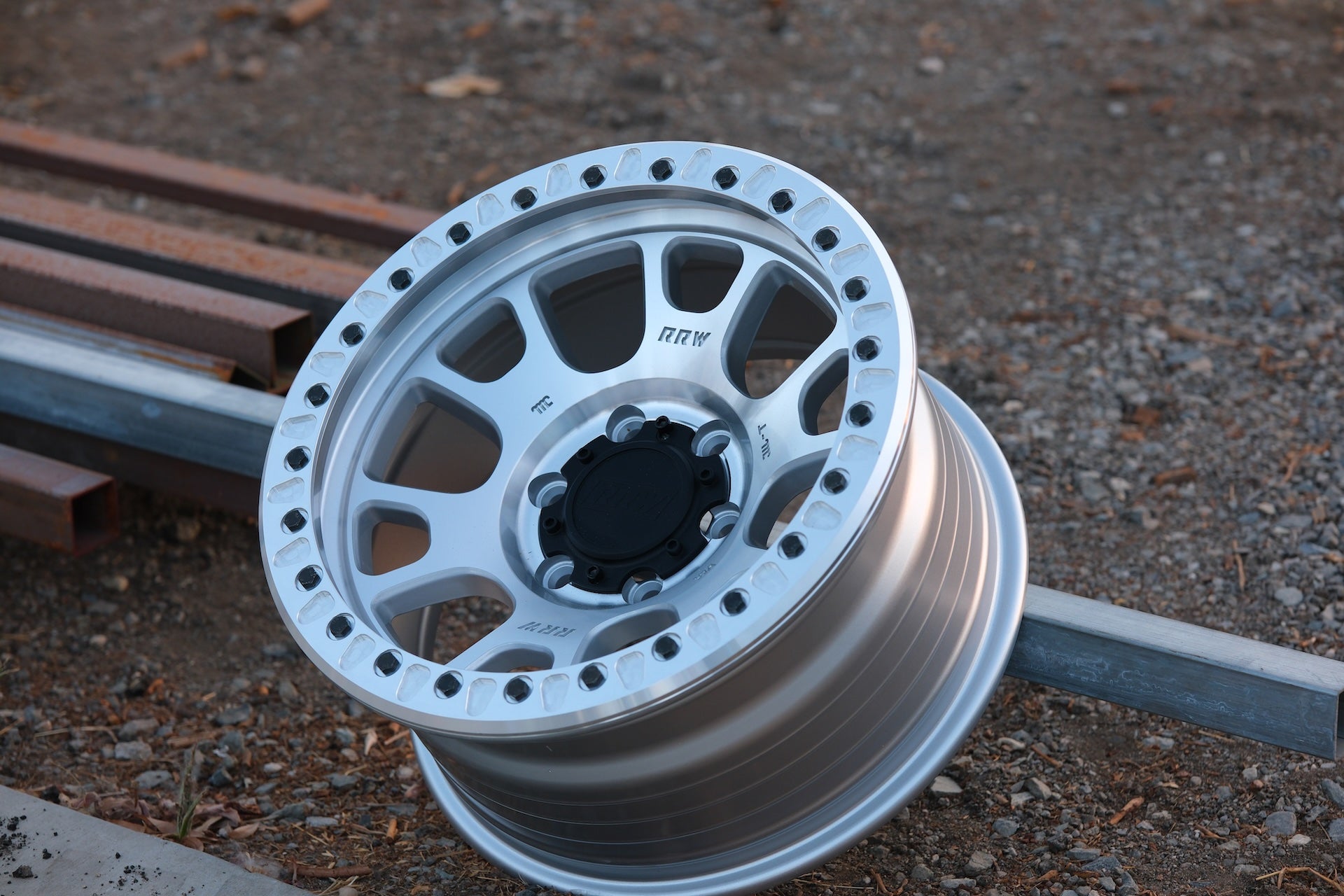 RR5-H FLOW FORM 17x8.5 Hybrid Beadlock | BRUSHED ALUMINUM